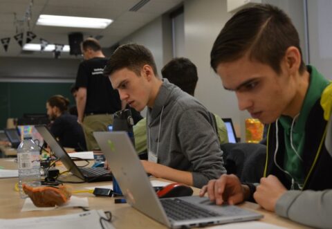 Team-hack.carleton-sprints-to-finish-480x331
